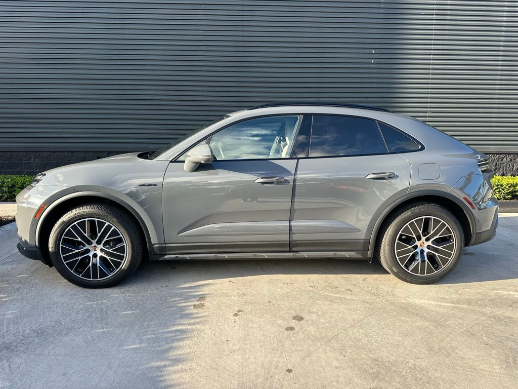 Thumbnail: 2025 Porsche Macan - 2