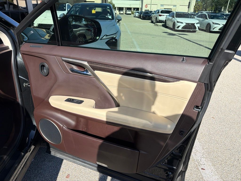 Used 2019  Lexus 350L image 19
