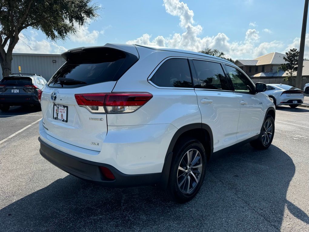 2019 Toyota Highlander Hybrid XLE 8