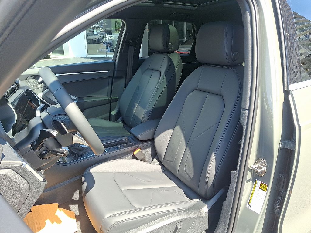 Thumbnail: 2025 Audi Q3 - 10