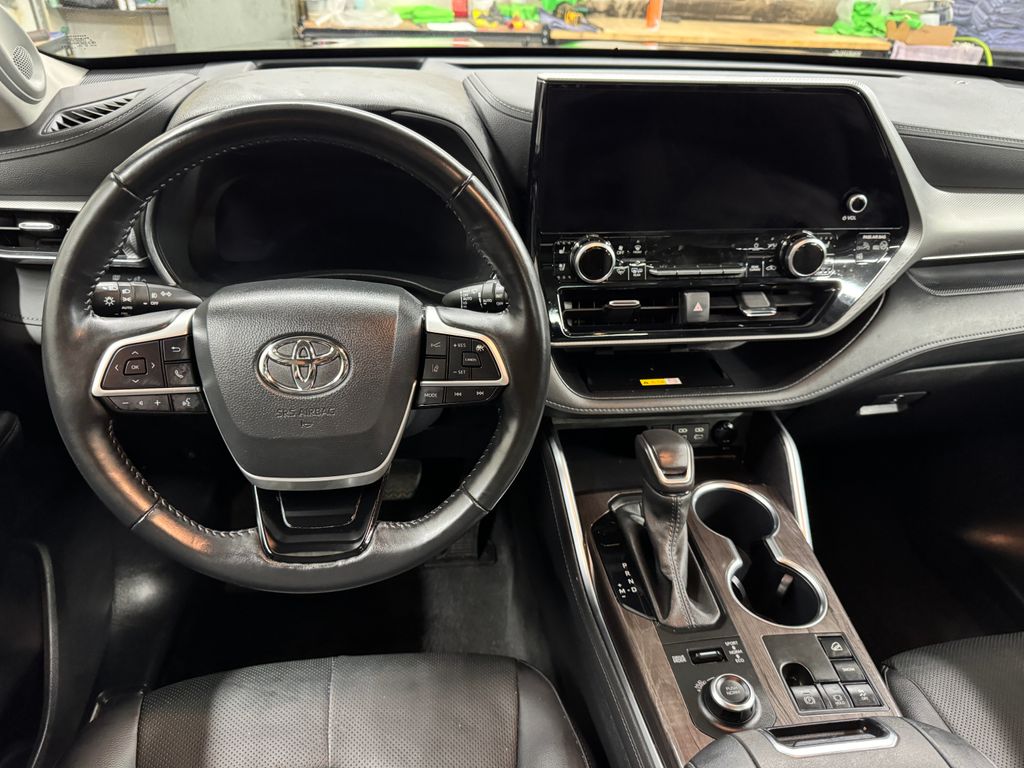 2023 Toyota Highlander Platinum