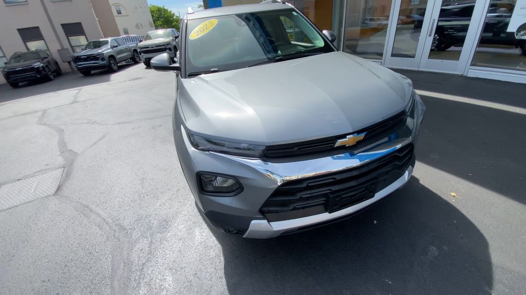 Additional photo of vehicle.