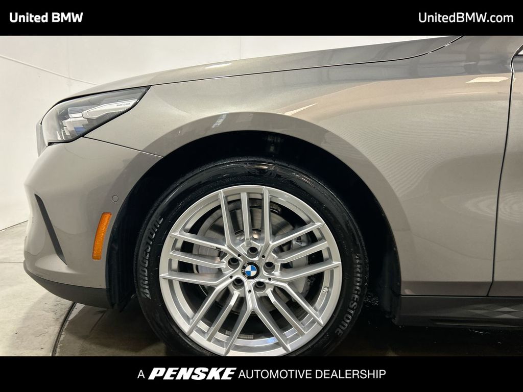 Thumbnail: 2025 BMW 5 Series - 10