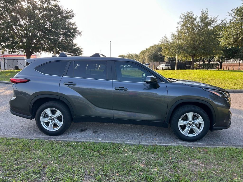 2023 Toyota Highlander LE 6