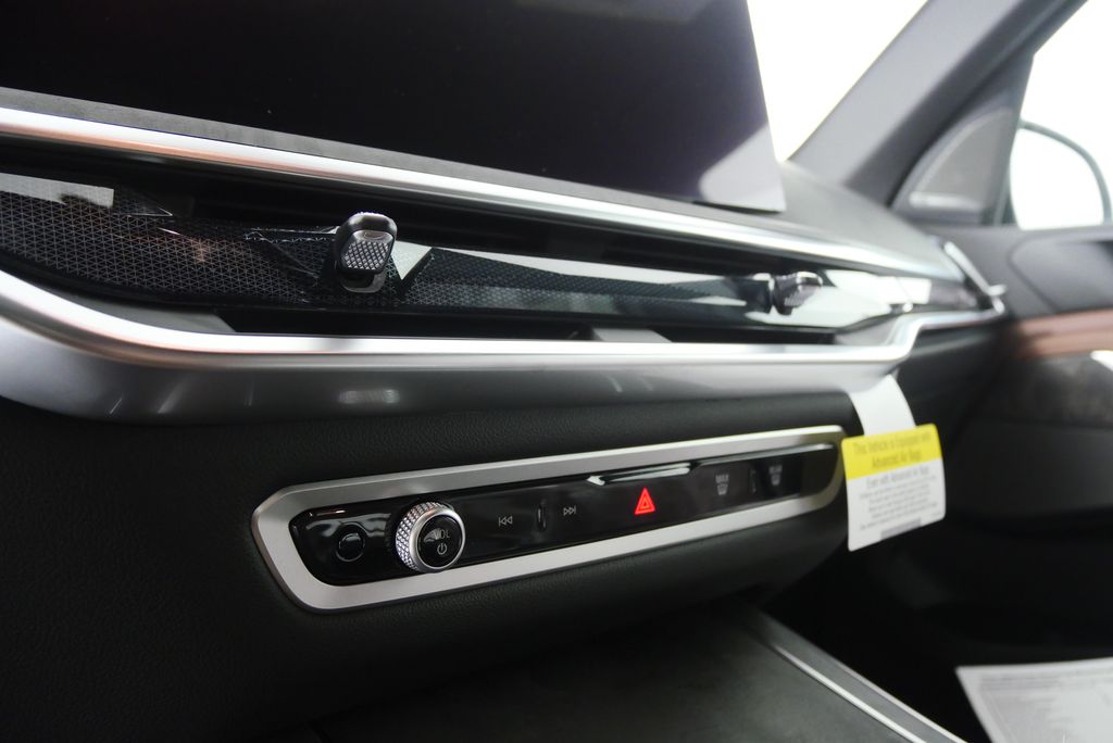Thumbnail: 2026 BMW X5 - 21