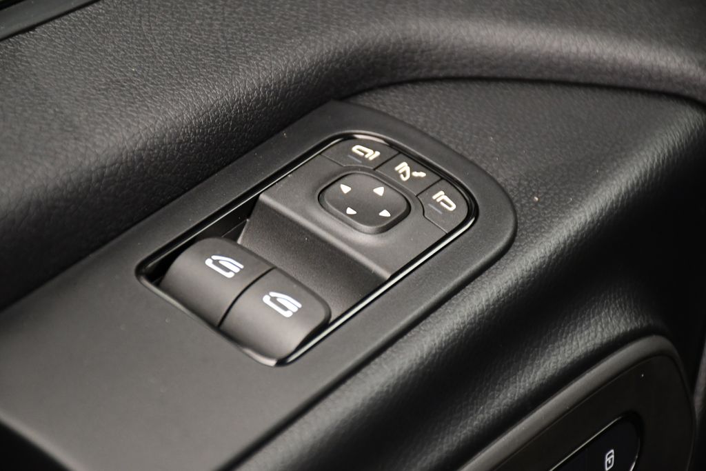 Thumbnail: 2025 Mercedes-Benz Sprinter - 25