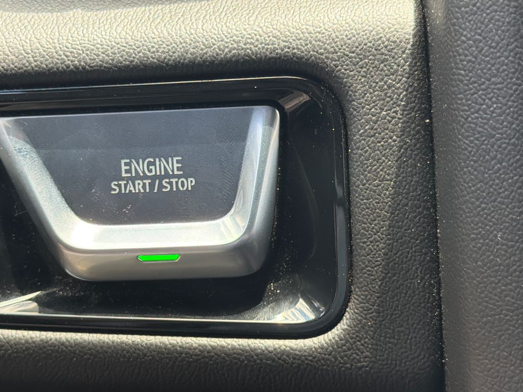 Used 2025 Onyx Black GMC Denali image 31