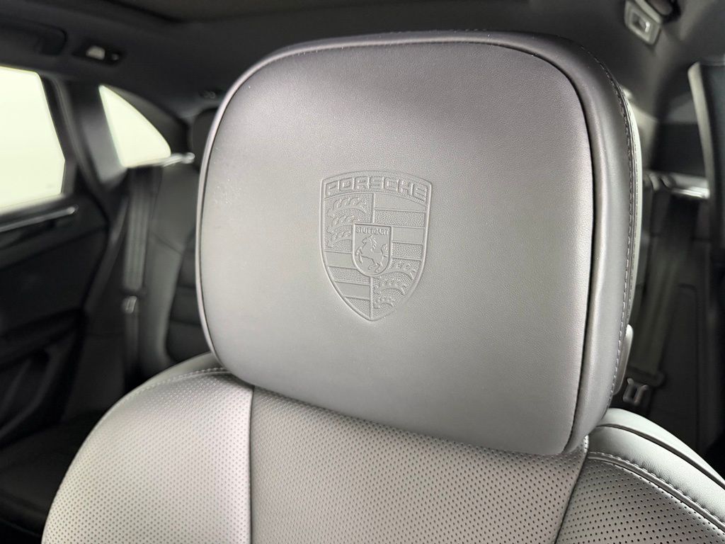Thumbnail: 2026 Porsche Macan - 22