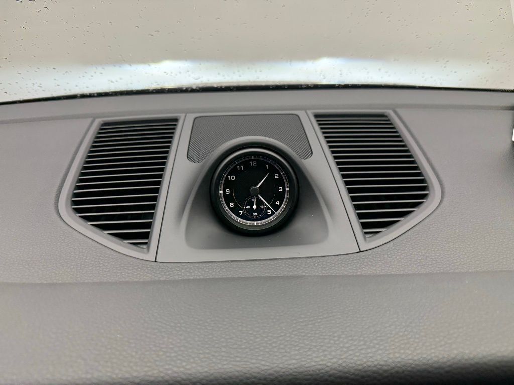 Thumbnail: 2026 Porsche Macan - 18