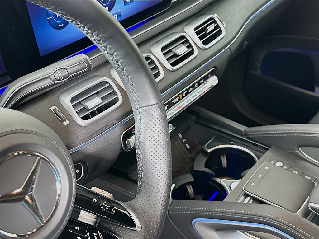 Thumbnail: 2025 Mercedes-Benz GLS - 17