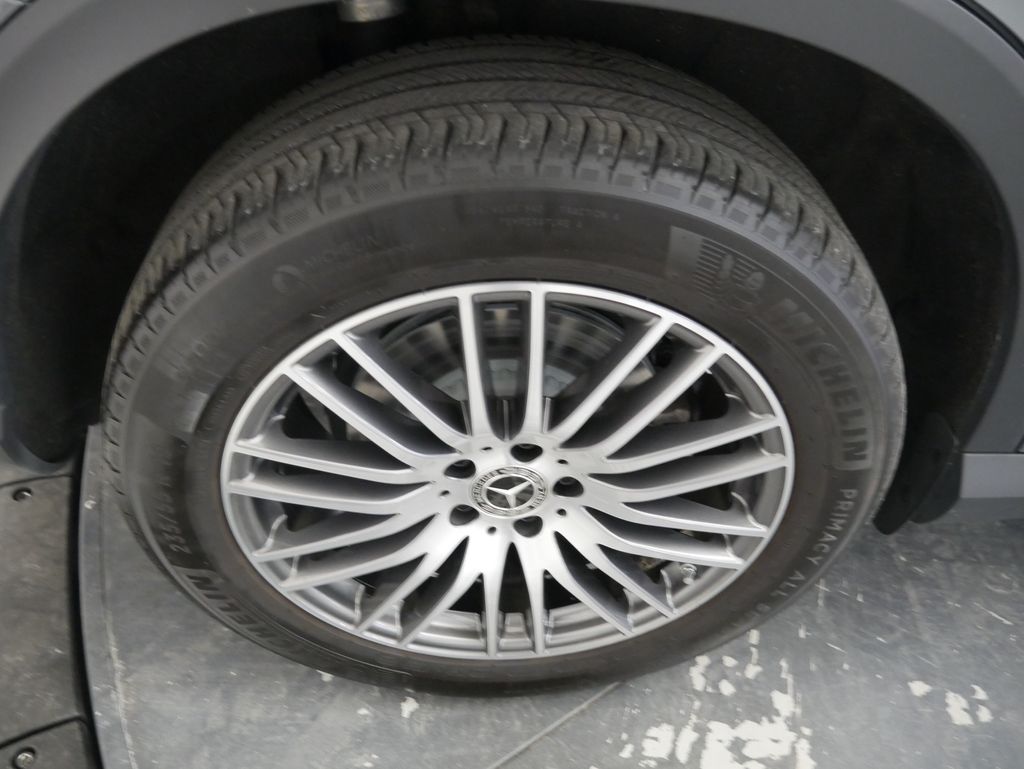 Thumbnail: 2023 Mercedes-Benz GLC - 16