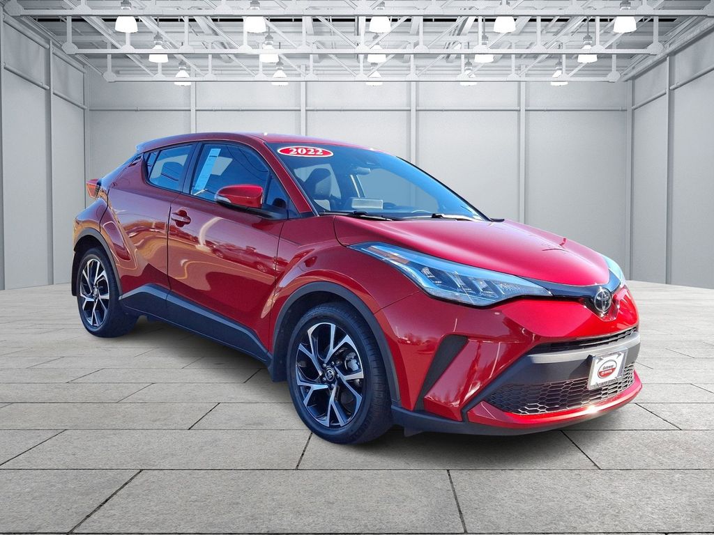 2022 Toyota C-HR XLE 3