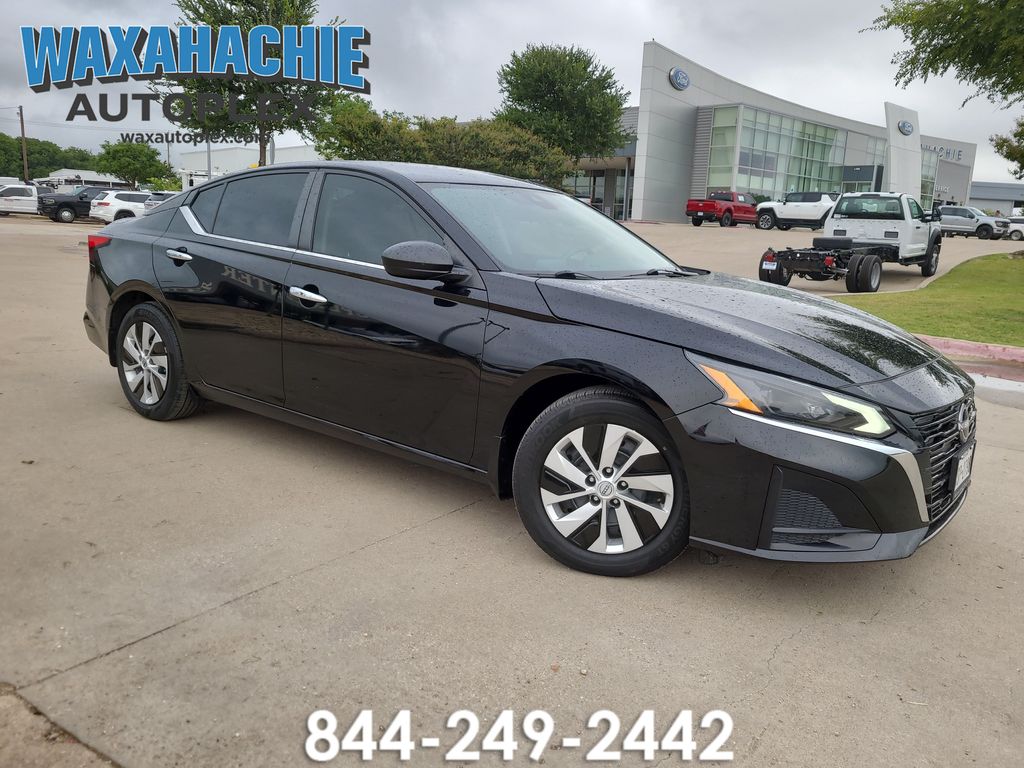 Super Black Clearcoat 2025 Nissan Altima Sedan Front-Wheel Drive Continuously Variable Transmission