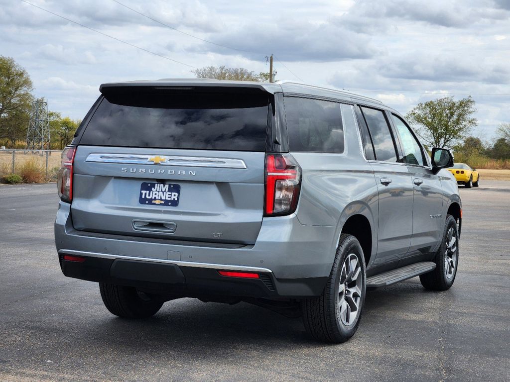 2024 Chevrolet Suburban LT 3