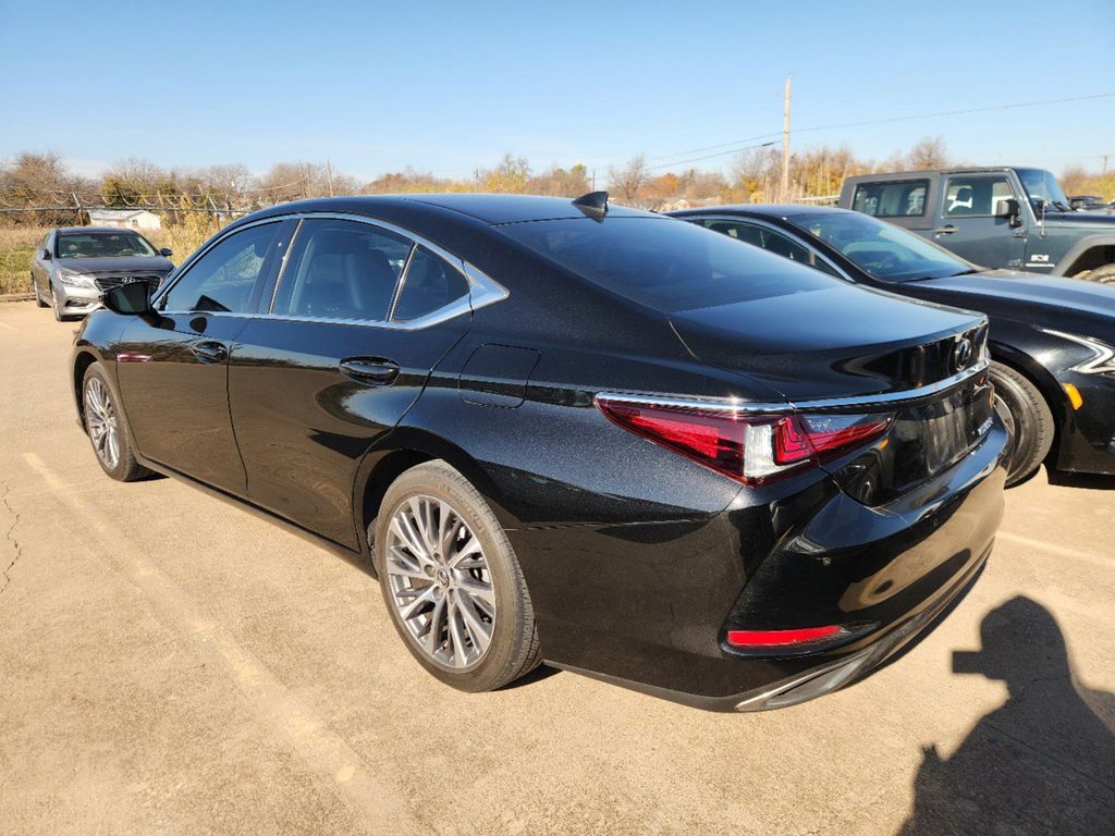 2019 Lexus ES  2