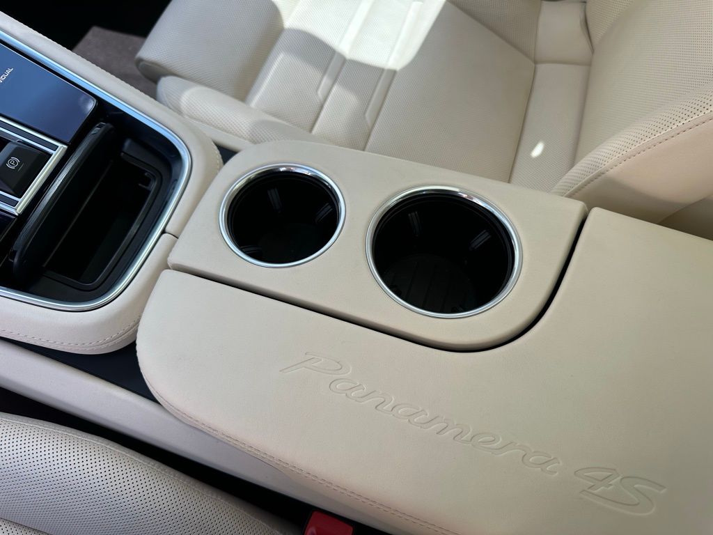 Thumbnail: 2023 Porsche Panamera - 24