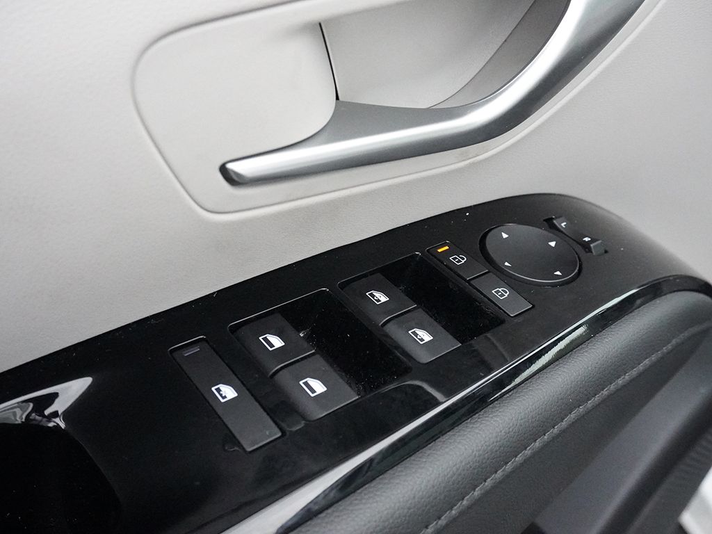 Used 2025 White Hyundai Limited image 45