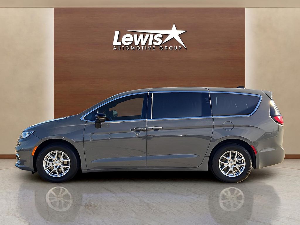 Used 2025 Chrysler Pacifica For Sale in Farmington, AR