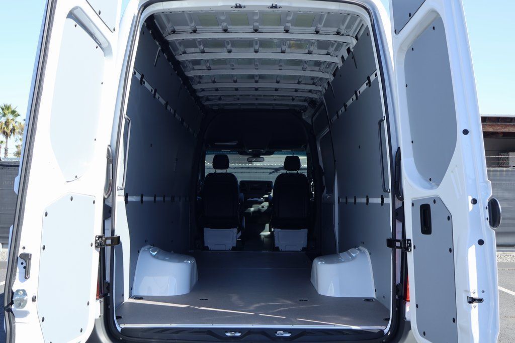 Thumbnail: 2026 Mercedes-Benz Sprinter - 8