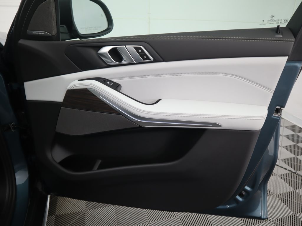 Thumbnail: 2026 BMW X5 - 26