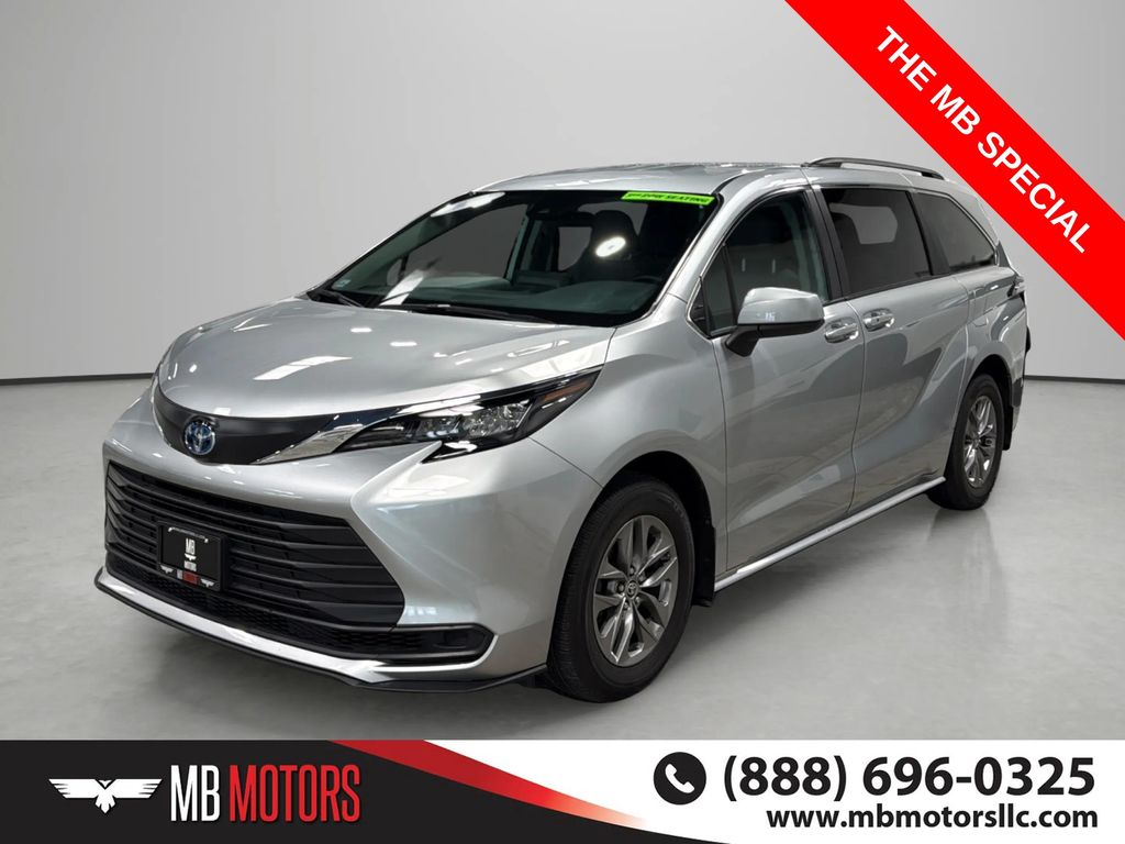 Silver 2024 Toyota Sienna Minivan Front-Wheel Drive Continuously Variable Transmission