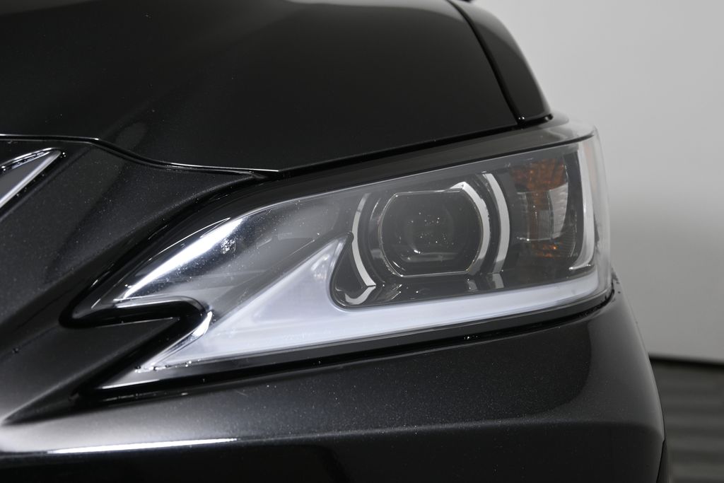 Thumbnail: 2025 Lexus ES - 11