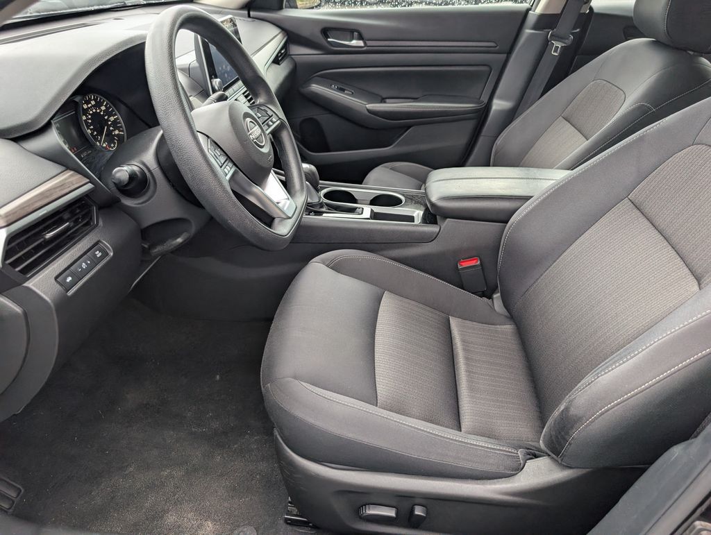 Used 2024 Nissan Altima Sedan