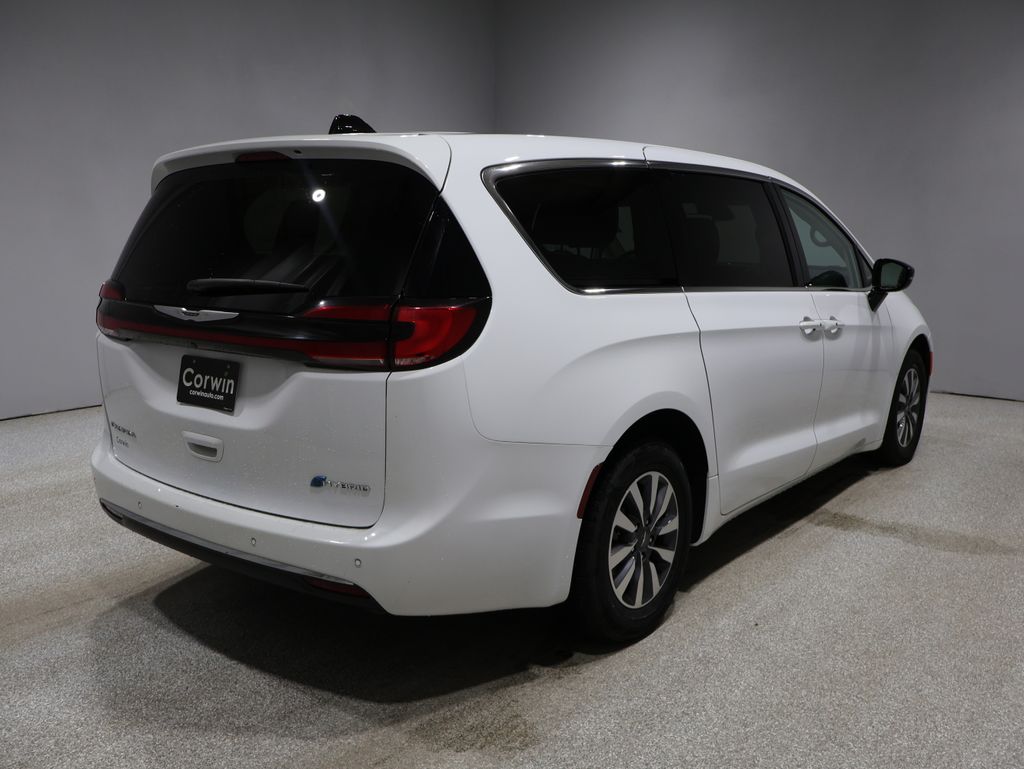 View vehicle photo 3