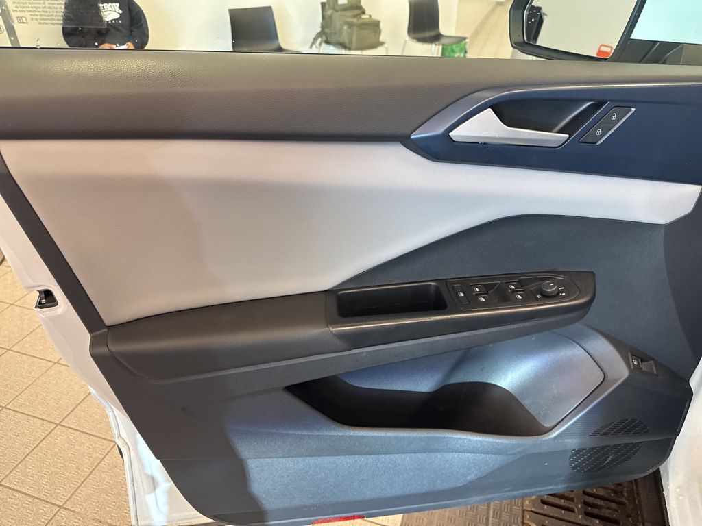 2023 Volkswagen Taos SE photo 15