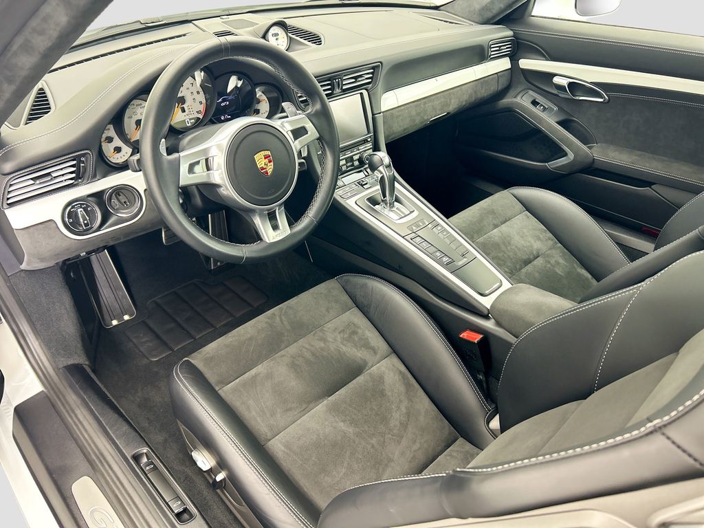 Thumbnail: 2015 Porsche 911 - 4