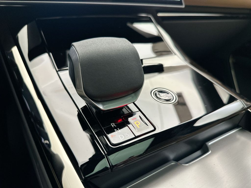 Thumbnail: 2025 Land Rover Range Rover Sport - 11