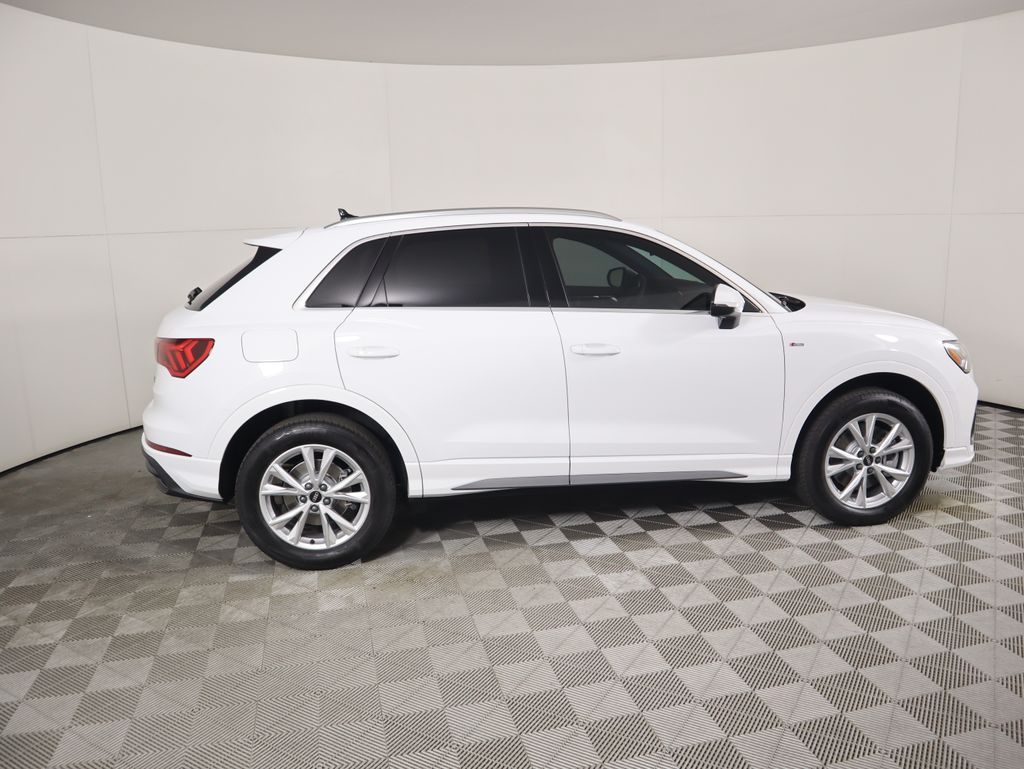 Thumbnail: 2025 Audi Q3 - 4
