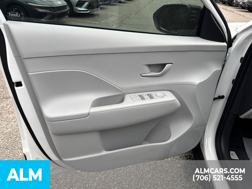 Used 2026 White Hyundai SEL Sport image 11