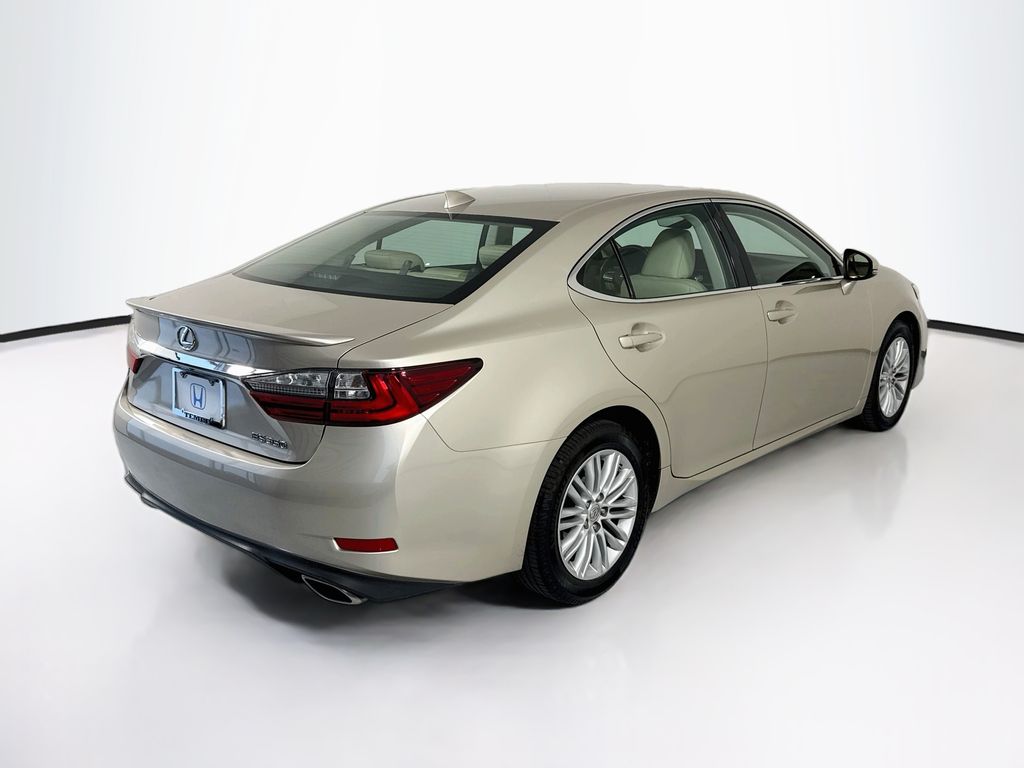 Thumbnail: 2017 Lexus ES - 5