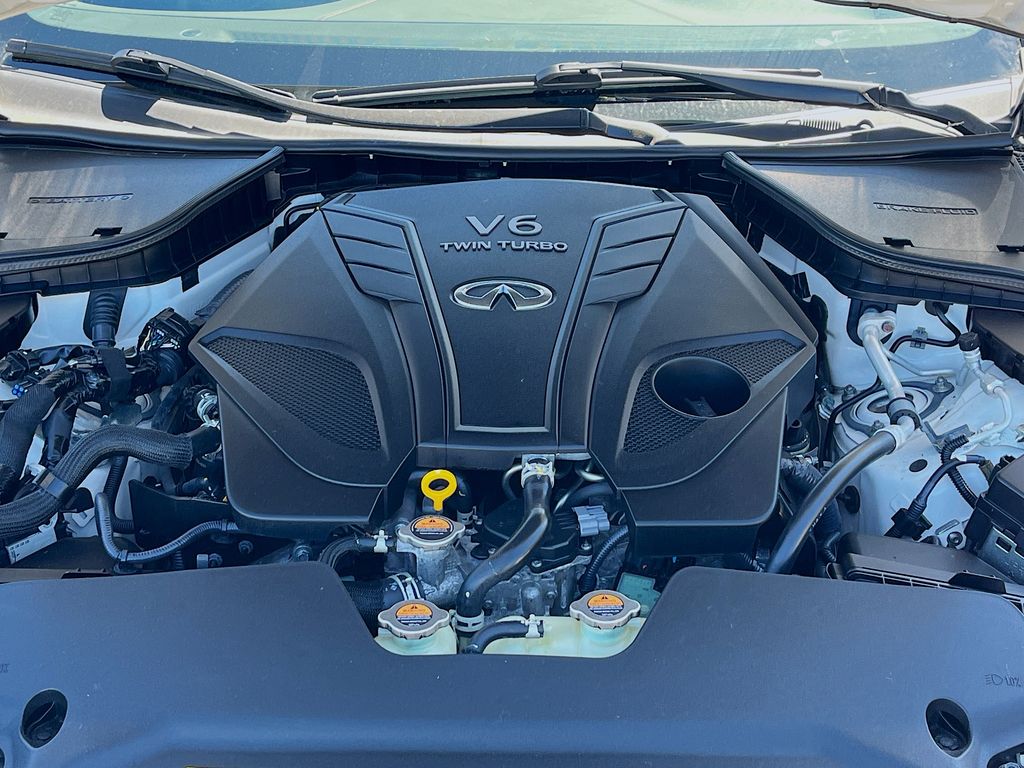 Used 2021 White INFINITI Red Sport 400 image 31