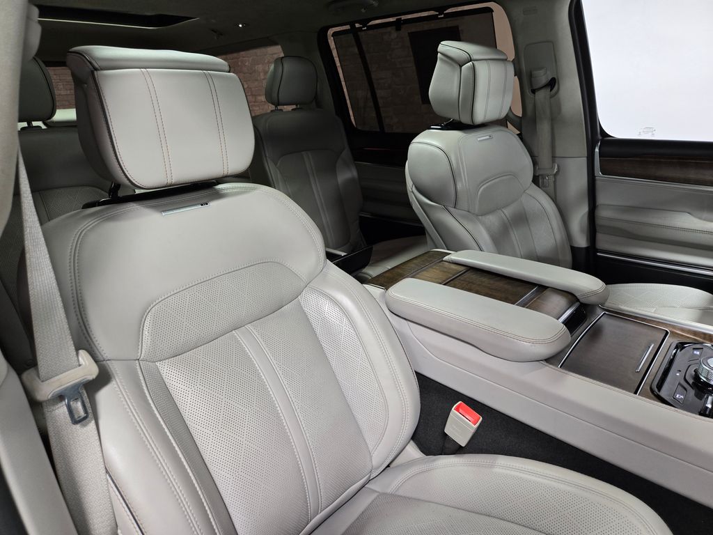 2022 Jeep Grand Wagoneer Series II - Photo 62