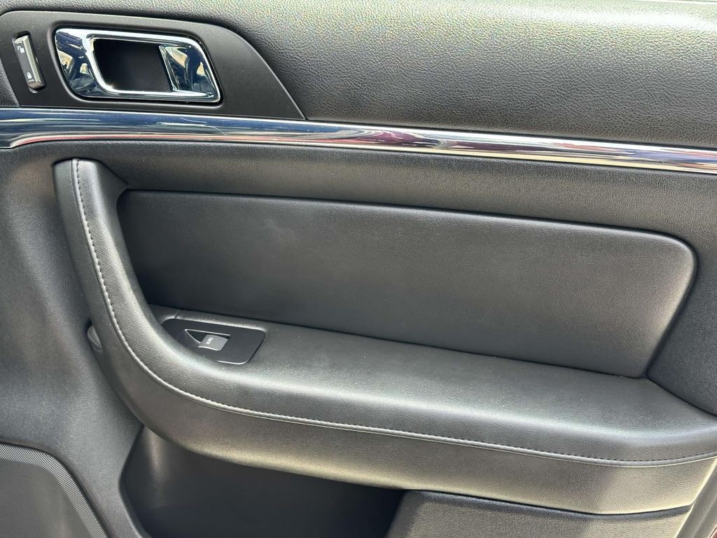 Thumbnail: 2011 Lincoln MKS - 19