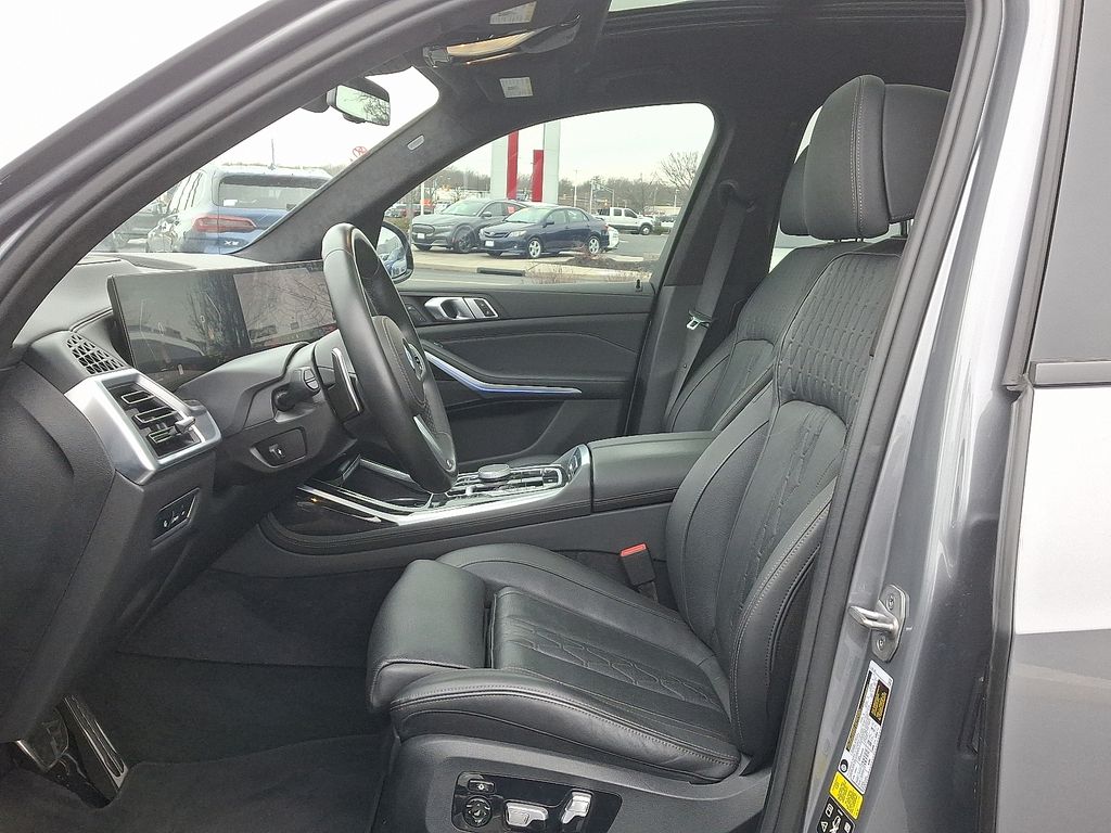 Thumbnail: 2024 BMW X7 - 16