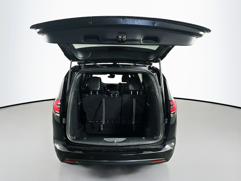 New 2026 Black Chrysler Select image 16