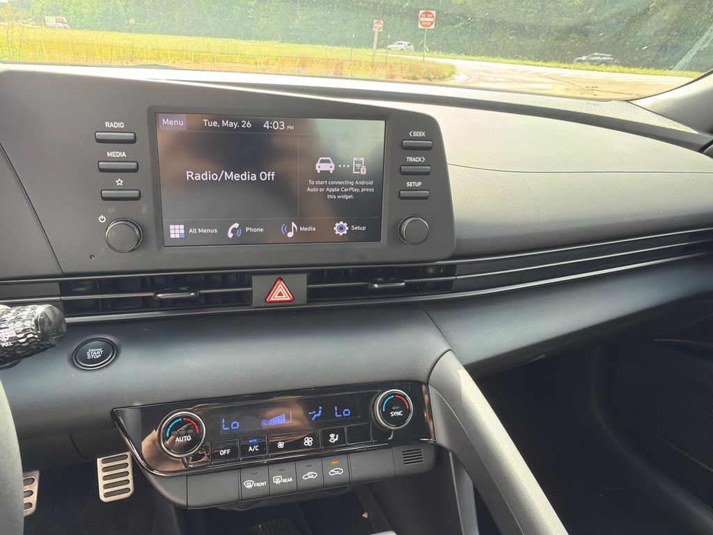 Used 2025 Red Hyundai SEL Sport image 28