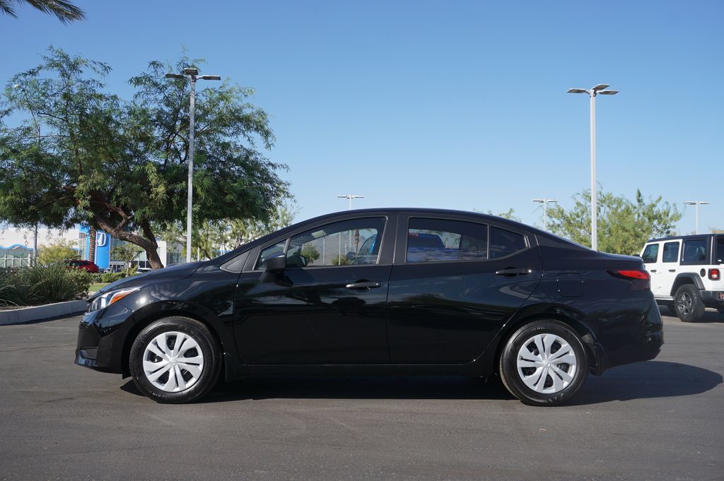 2024 Nissan Versa 1.6 S 2