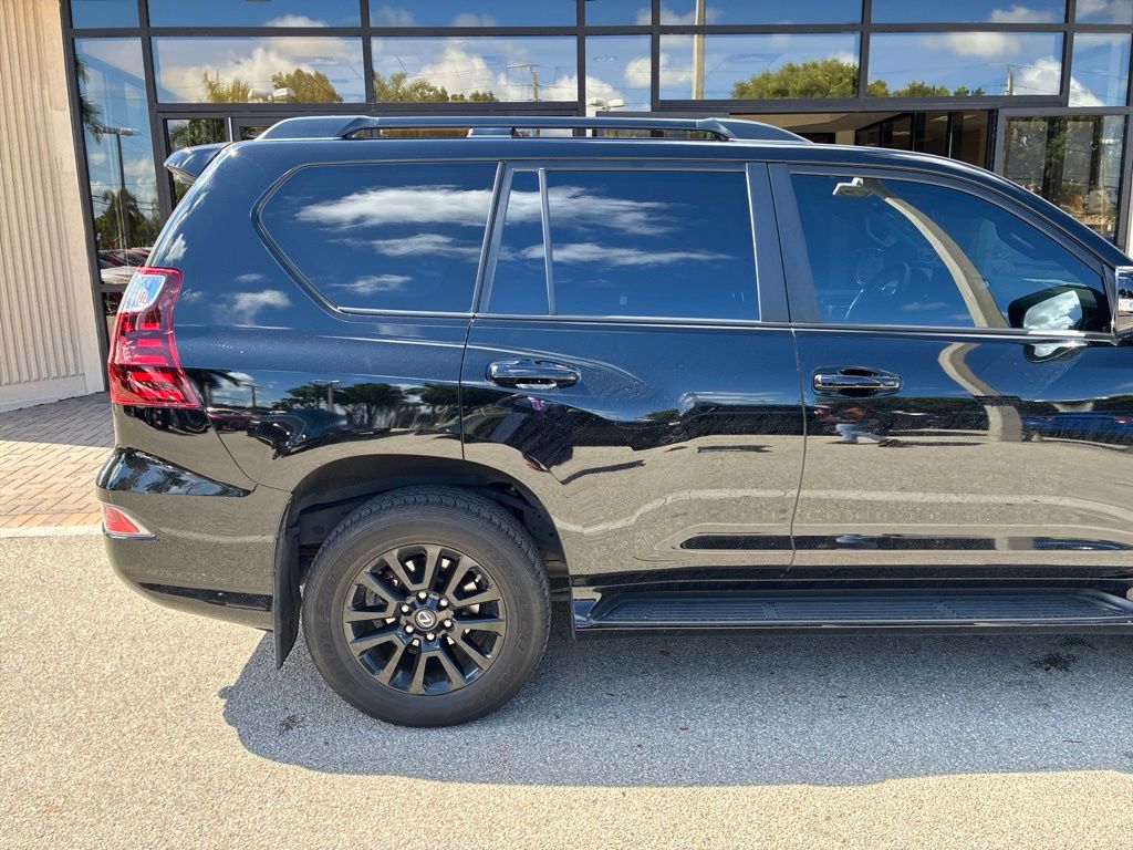 Certified Used 2022 Black Lexus 460 image 5