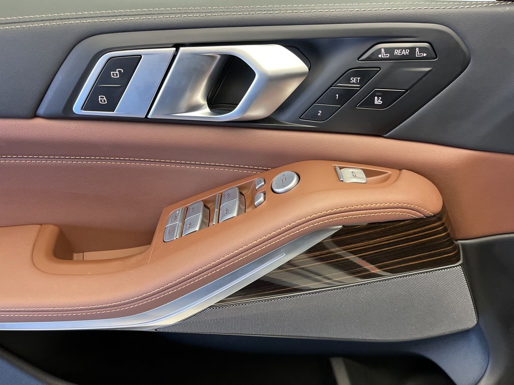 Thumbnail: 2025 BMW X7 - 12