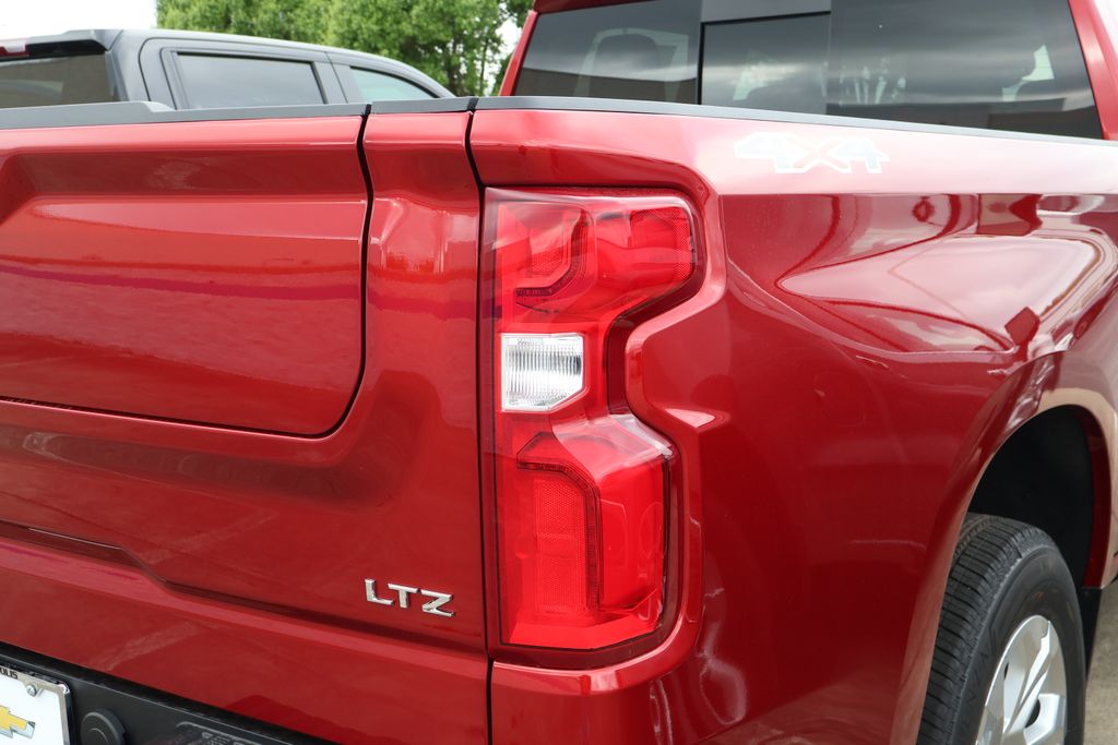2025 Chevrolet Silverado 1500 LTZ 8