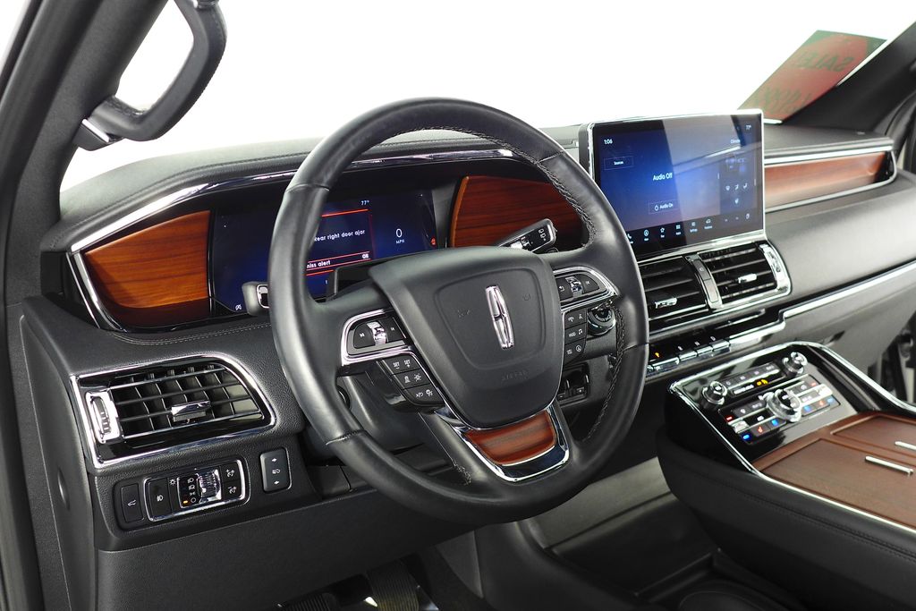 Thumbnail: 2023 Lincoln Navigator - 24