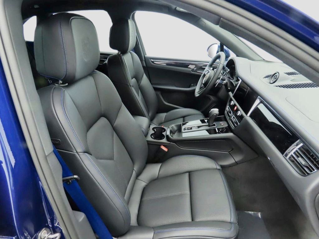 Thumbnail: 2025 Porsche Macan - 22