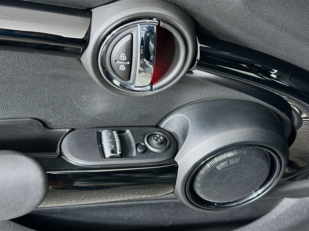 Thumbnail: 2017 MINI Cooper - 18