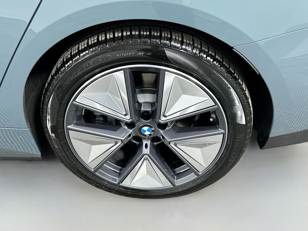 Thumbnail: 2026 BMW i4 - 23