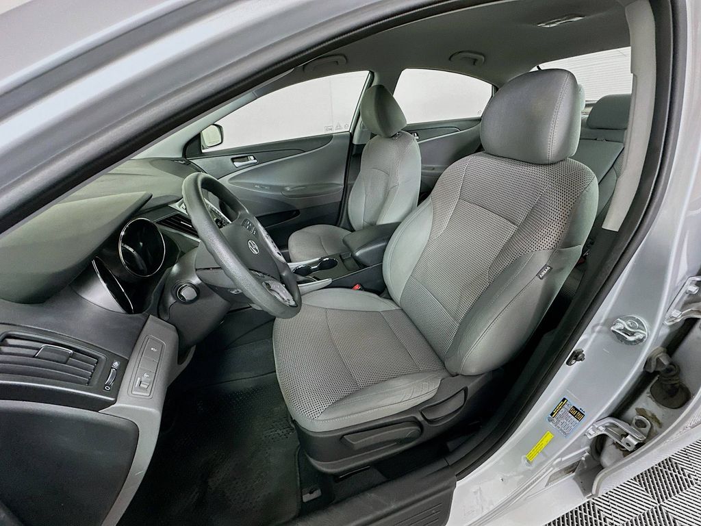 Thumbnail: 2011 Hyundai Sonata - 19