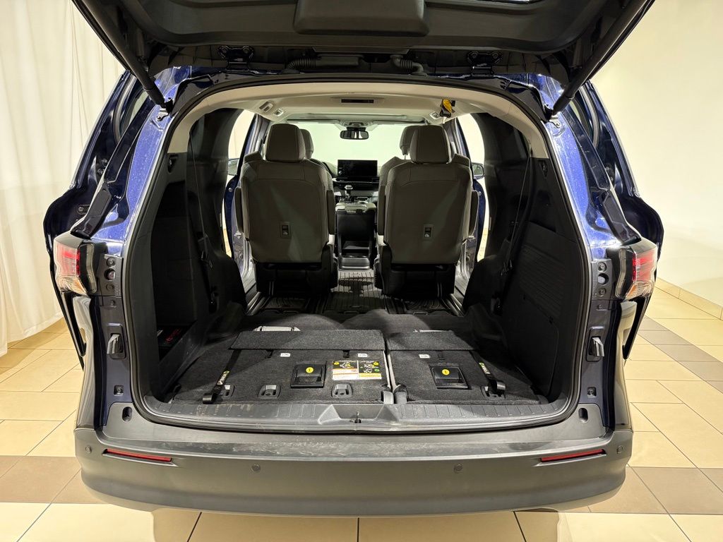 Thumbnail: 2025 Toyota Sienna - 12